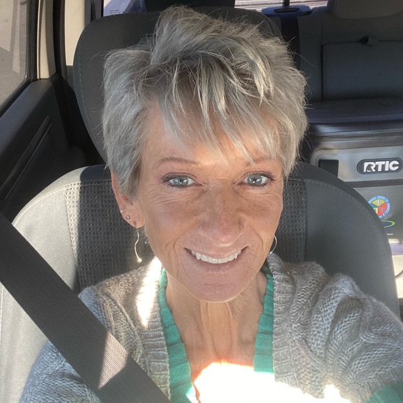 Meet your Posher, Tracy - Picture 2 of 2